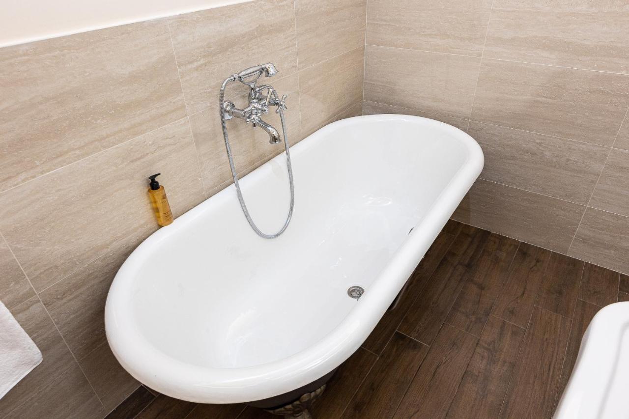 Spa Apartment Via Barberini Roma Esterno foto