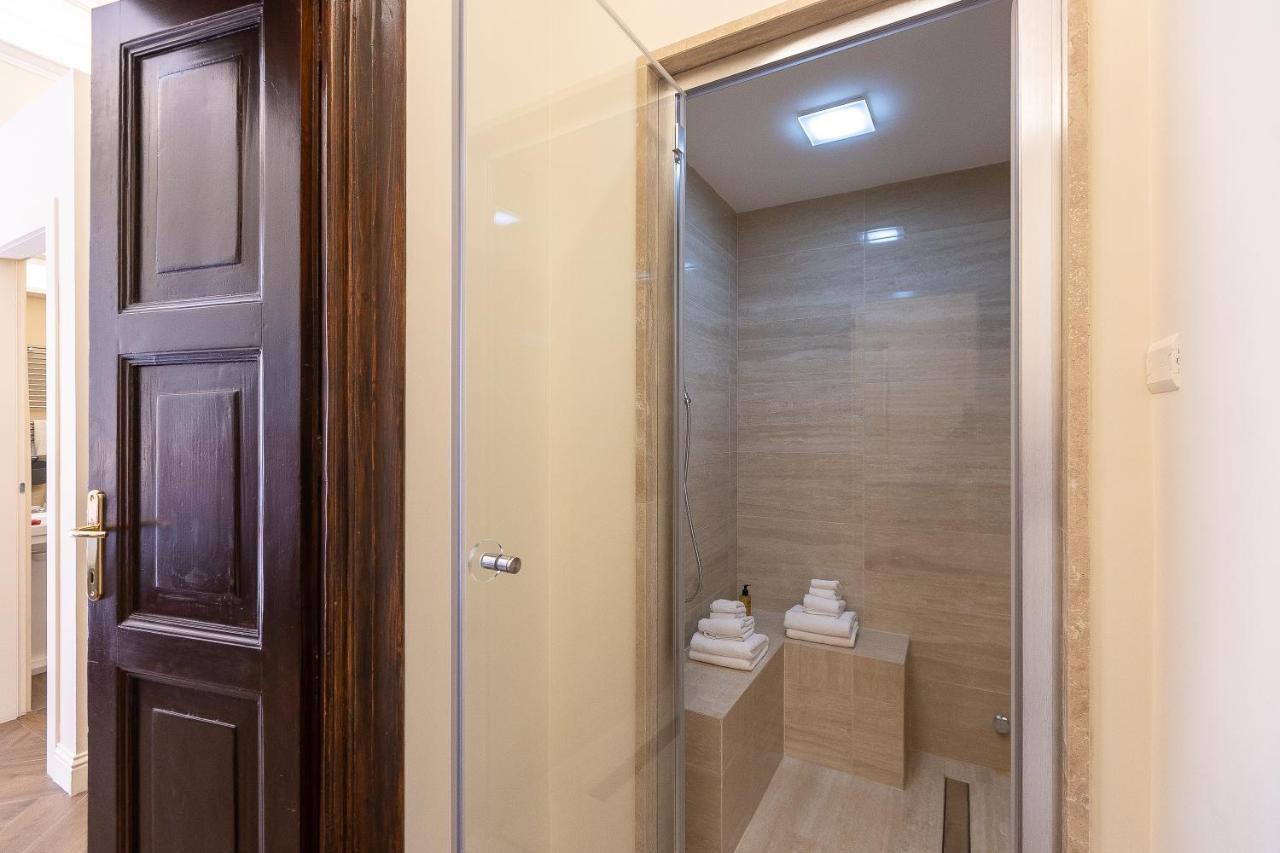 Spa Apartment Via Barberini Roma Esterno foto